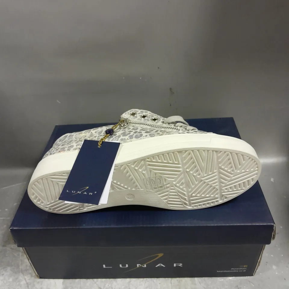 BOXED PAIR OF LUNAR SHOES IN SILVER MULTI LEOPARD SIZE UK 5