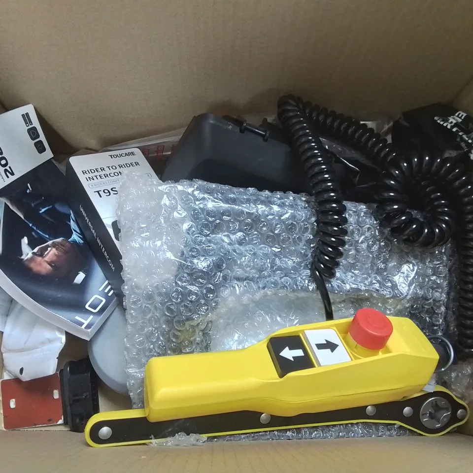 LOT OF ASSORTED AUTO AND VEHICLE PARTS TO INCLUDE TIRE PUNCTURE REPAIR KIT,CAR RUSTPROOFING AND INNER TUBES