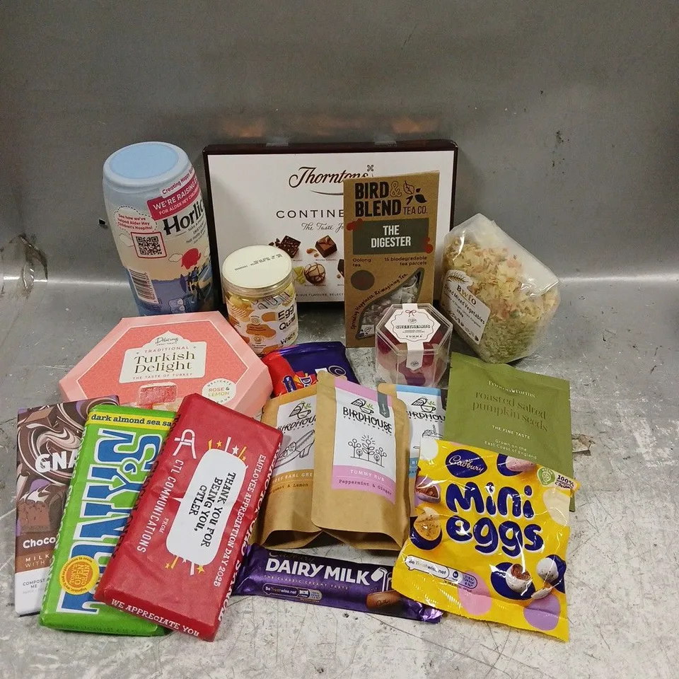 APPROXIMATELY 20 ASSORTED FOOD & DRINK ITEMS TO INCLUDE - MINI EGGS CHOCOLATE - THORNTONS CONTINENTAL - WAITA FREEZE DRIED QUAIL EGG YOLK - ETC