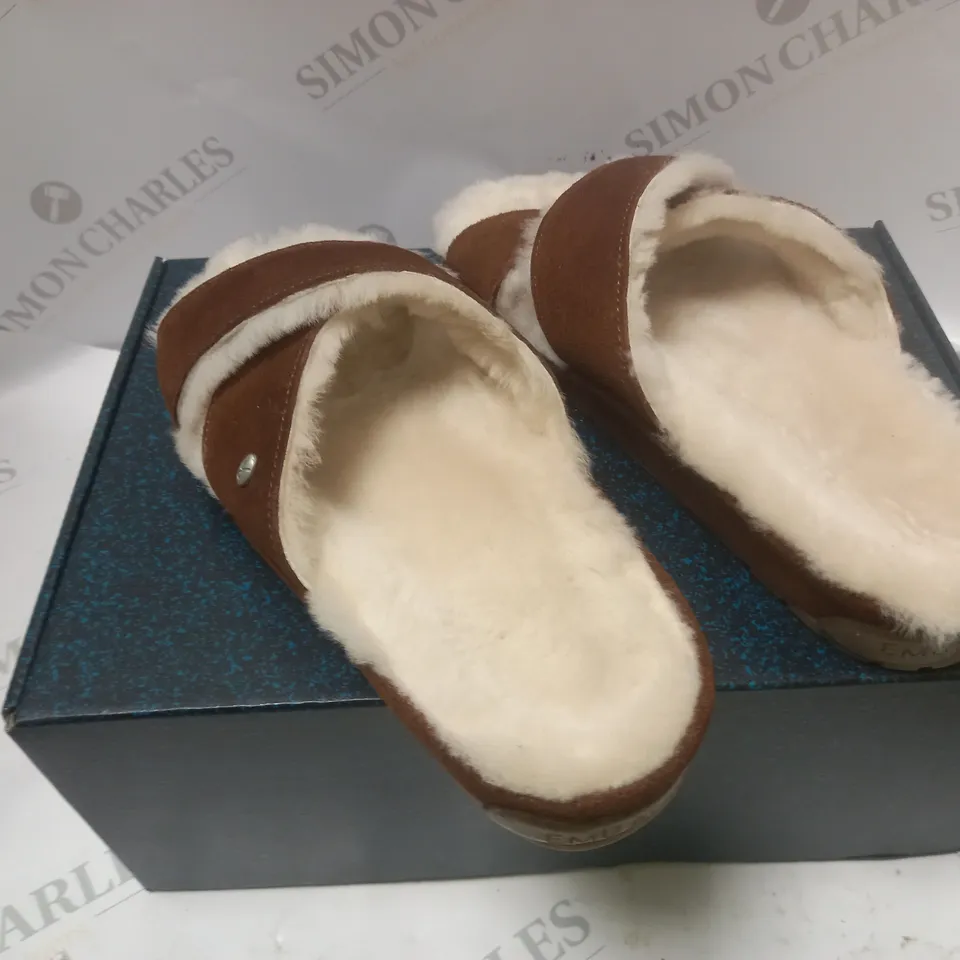 BOXED CROSS OPEN TOE TAN SLIPPERS - SIZE 6