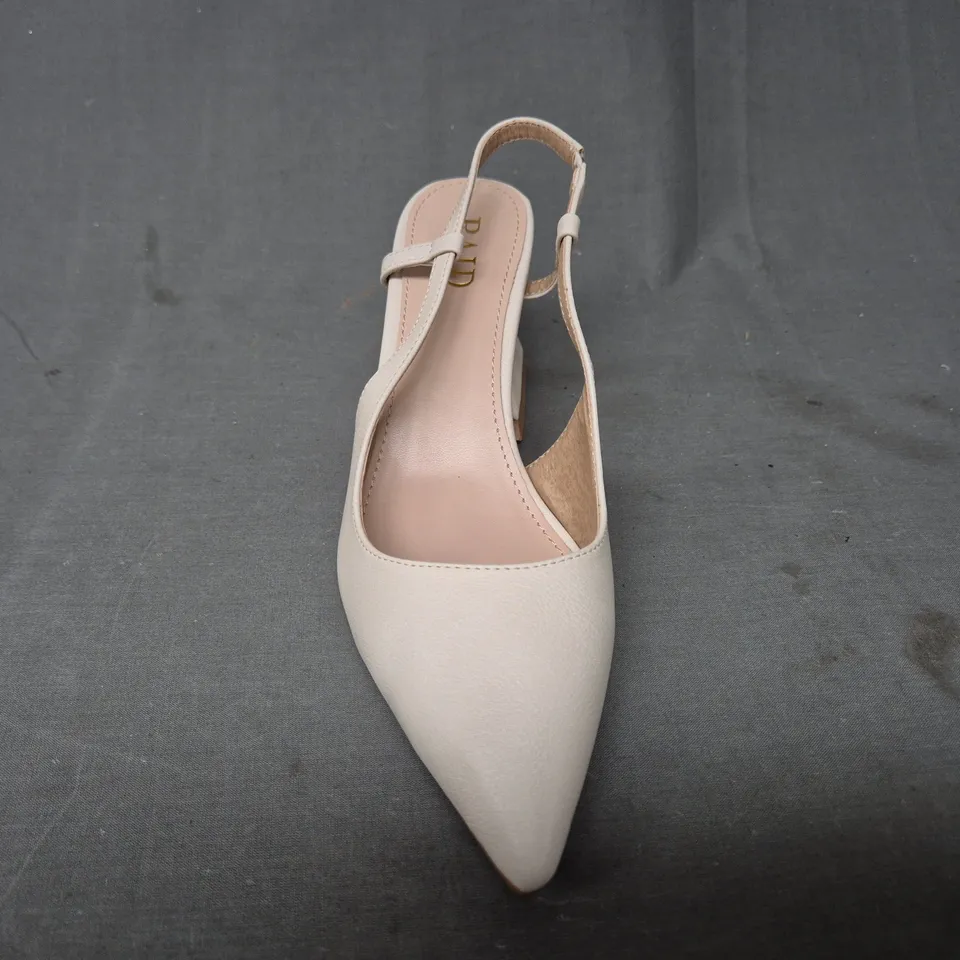 BOXED PAIR OF RAID LONDON POINTED TOE BLOCK HEEL SHOES IN OFF WHITE SIZE 6