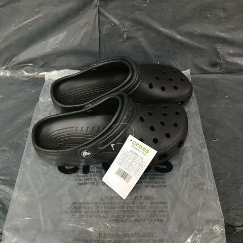 BAGGED PAIR OF CROCS BAYABAND CLOG BLACK UK M5/W6