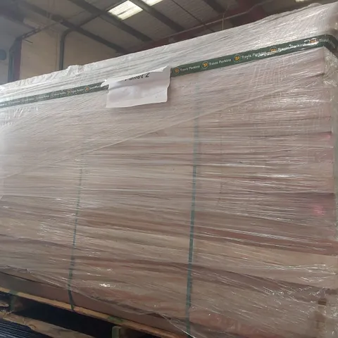 PALLET CONTAINING A VERY LARGE QUANTITY OF ASSORTED DOORS