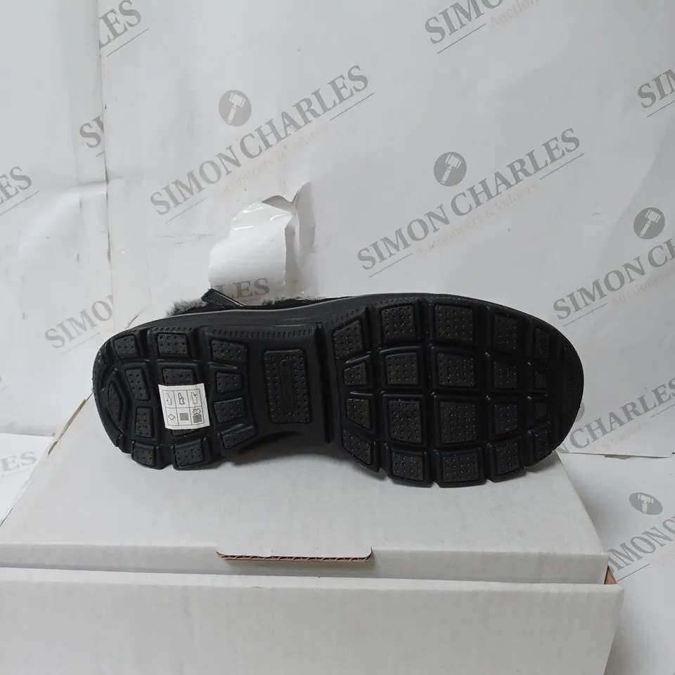 SKETCHERS HIGH ZIP BOOT BLACK SIZE 5 1/2 - BOXED