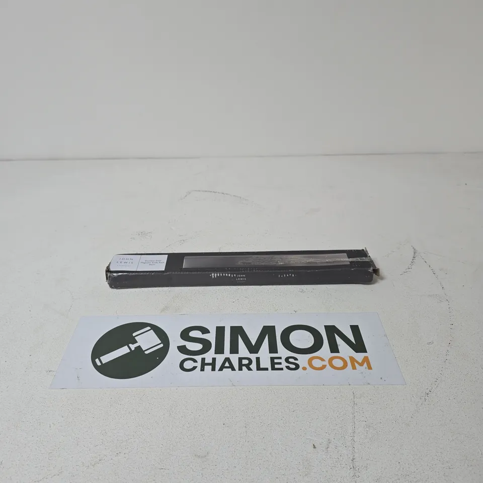 BOX OF APPROXIMATELY 10 ASSORTED HOUSEHOLD ITEMS INCLUDING FLORAL DESIGN CHOPPING BOARD AND STAINLESS STEEL MAGNETIC KNIFE RACK 