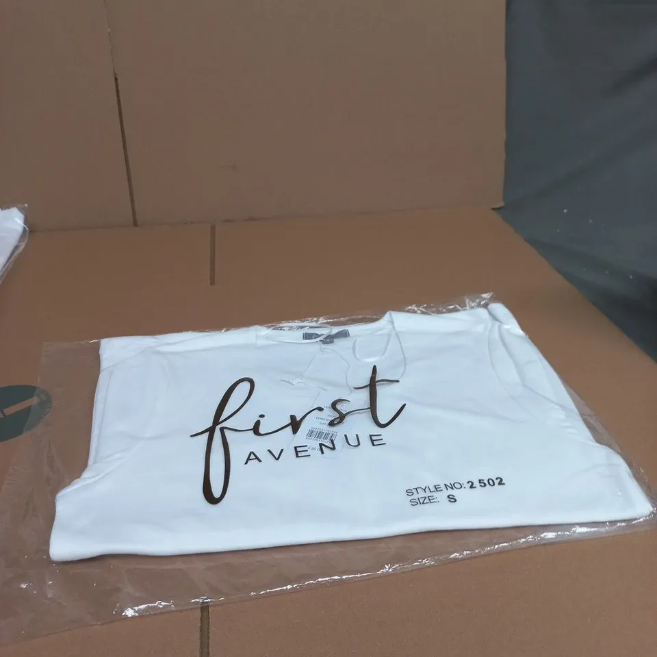FIRST AVENUE LEISUREWEAR T-SHIRT – CORE BRIGHT WHITE – STYLE NO. 2502 – SIZE S