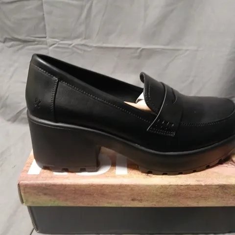 BOXED PAIR OF KOI VIGO CLASSIC CHUNKY SHOES - UK 10