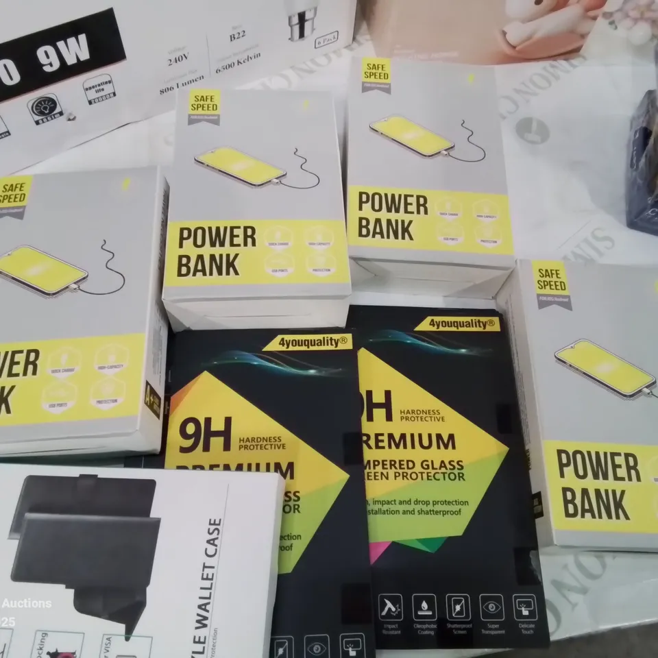 BOX CONTAINING LARGE AMOUNT OF BOXED ELECTRICAL ITEMS TO INCLUDE: POWER BANKS, LIGHT UP E LETTERS, LED BULBS, PHONE PROTECTION COVERS ETC.