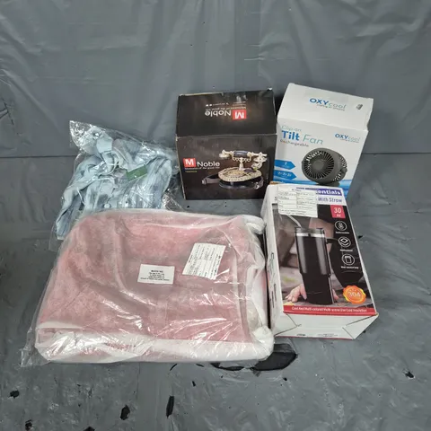 BOX OF APPROXIMATELY 15 ASSORTED HOUSEHOLD ITEMS TO INCLUDE - BAG - FAN - DRINKING CUP - ETC