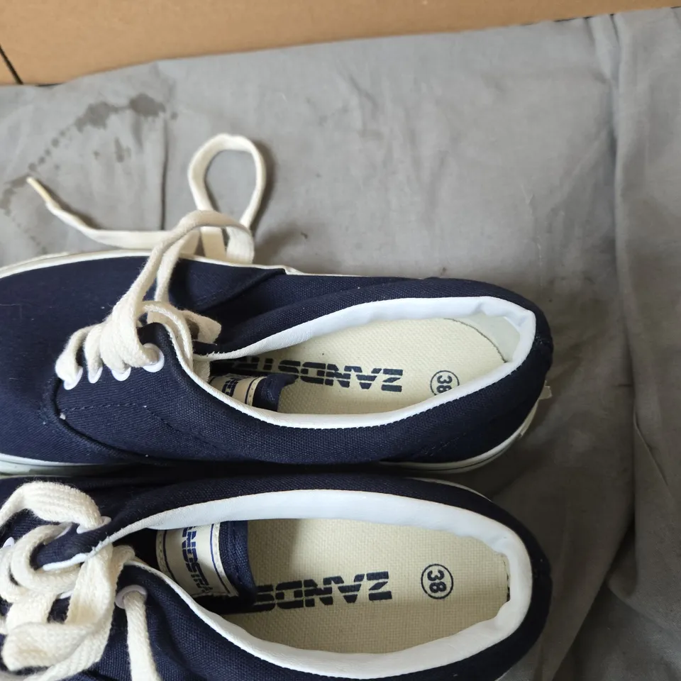 VANS NAVY BLUE CANVAS SNEAKERS – UK 5 (EU 38)