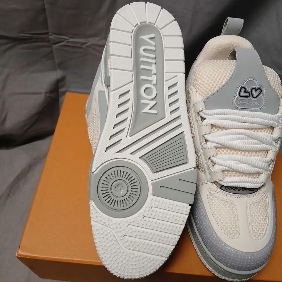 LOUIS VUITTON ARCH LIGHT SNEAKER – GREY/BEIGE SIZE 9