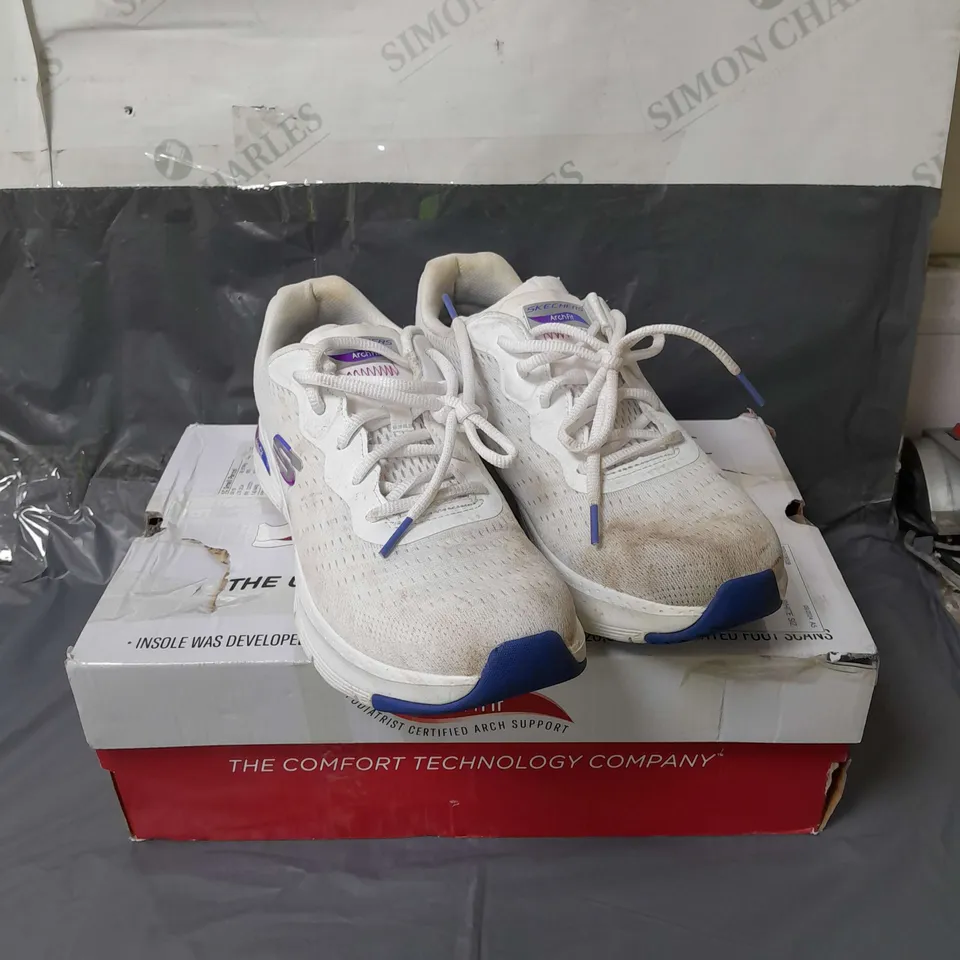 SKECHERS ARCHFIT WHITE TRAINERS SIZE 7
