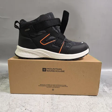 BOXED PAIR OF MOUNTAIN WAREHOUSE JUPITER KIDS ADAPTIVE WATERPROOF WALKING BOOTS IN DARK CAMO/ORANGE SIZE UK 4