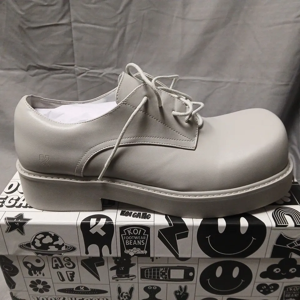 BOXED PAIR OF KOI 400% OVERSIZED MEN'S DERBY SHOES IN GREY SIZE UK 10