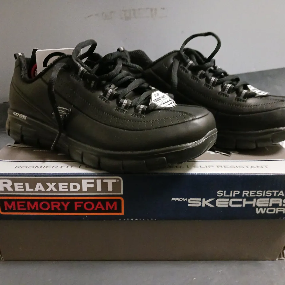 BOXED PAIR OF SKECHERS SHOES IN BLACK UK SIZE 5