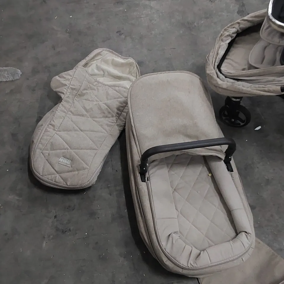 MAMAS AND PAPAS STRADA TRAVEL SET NATURAL FABRIC 