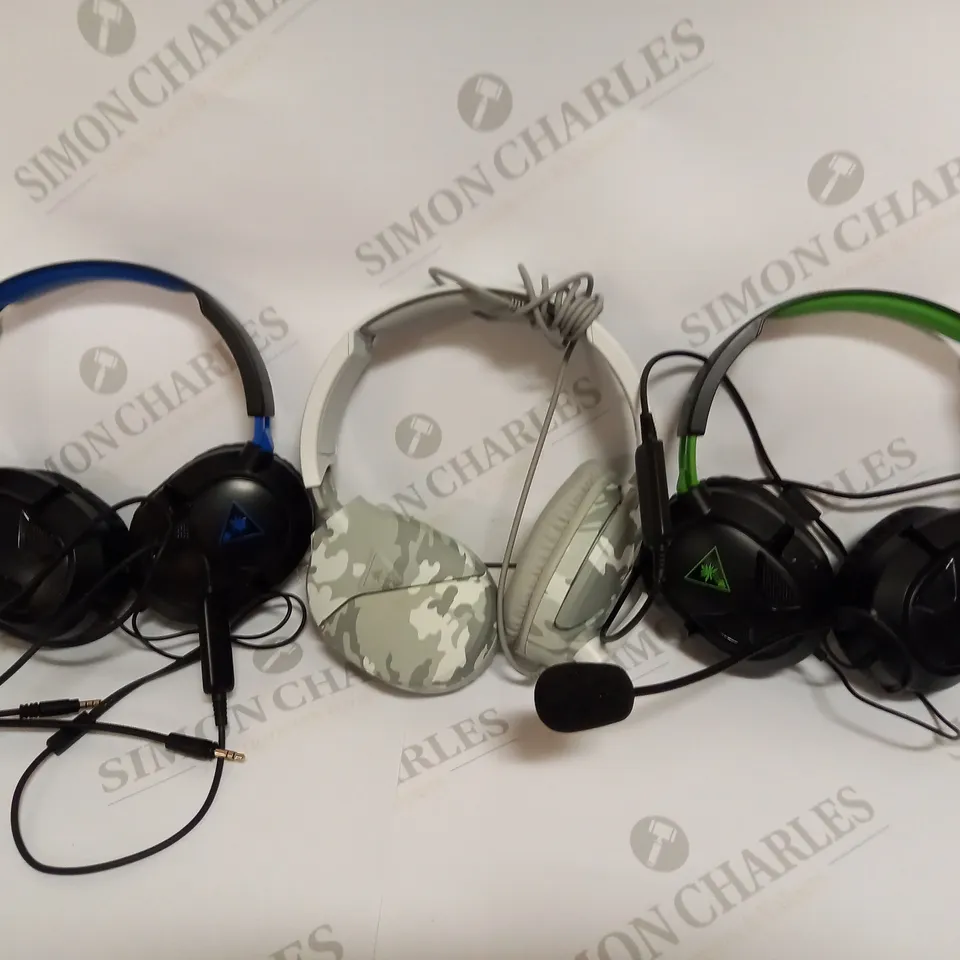 BOX OF 3 TURTLE BEACH WIRED GAMING HEADSETS INCLUDING RECON 50P (PS4/PS5), RECON 70 (MULTIPLATFORM) AND RECON 50X (XBOX)