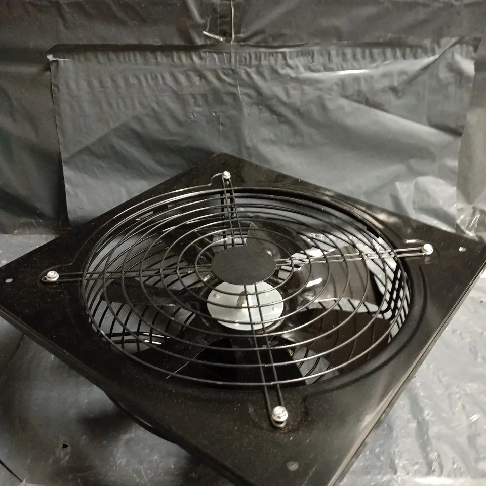 INDUSTRIAL FAN WITH PROTECTIVE GRILLE – BLACK