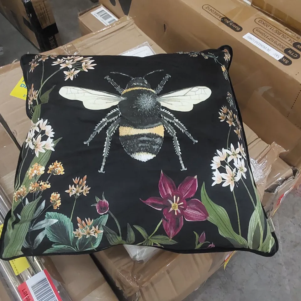 BAGGED MIDNIGHT GARDEN BEE POLYESTER FILLED CUSHION TWIN PACK