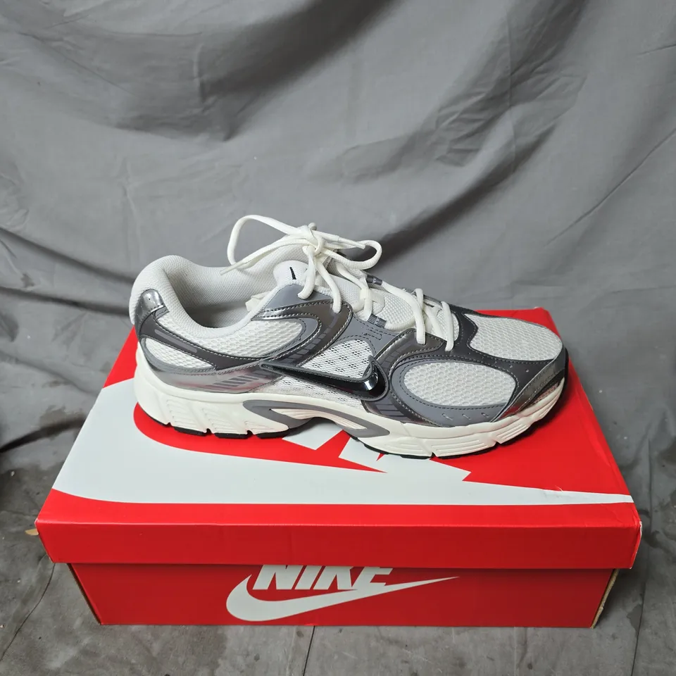 NIKE SNEAKERS – GREY/WHITE MESH WITH OVERLAYS, ON RED NIKE BOX SIZE 13