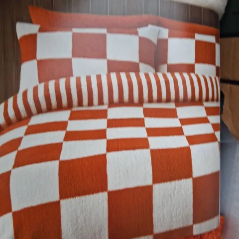 SIX BRAND NEW SUPER SNUGGLY TEDDY FLEECE DUVET SETS WITH TWO PILLOW CASES SUPER KING