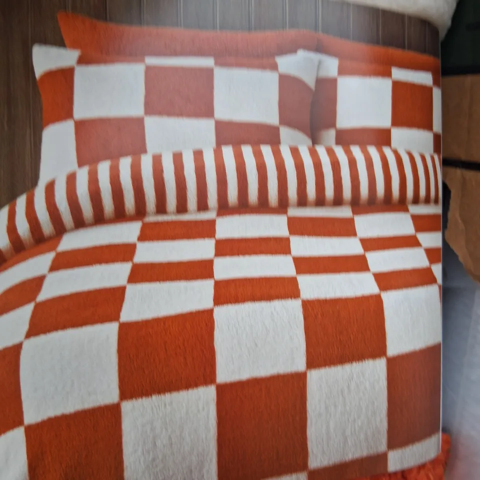 SIX BRAND NEW SUPER SNUGGLY TEDDY FLEECE DUVET SETS WITH TWO PILLOW CASES SUPER KING