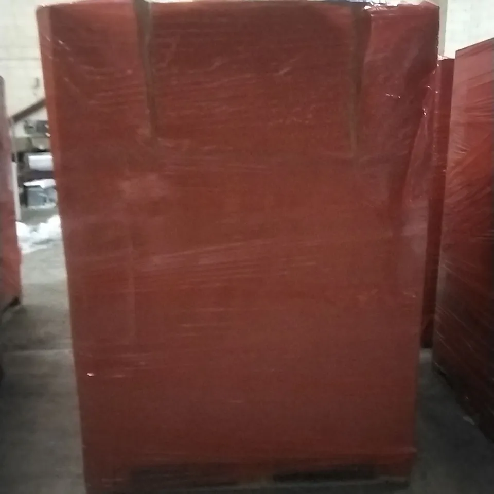 PALLET OF ASSORTED ITEMS TO INCLUDE; SMALL RUG/MAT, WINDOW FILM