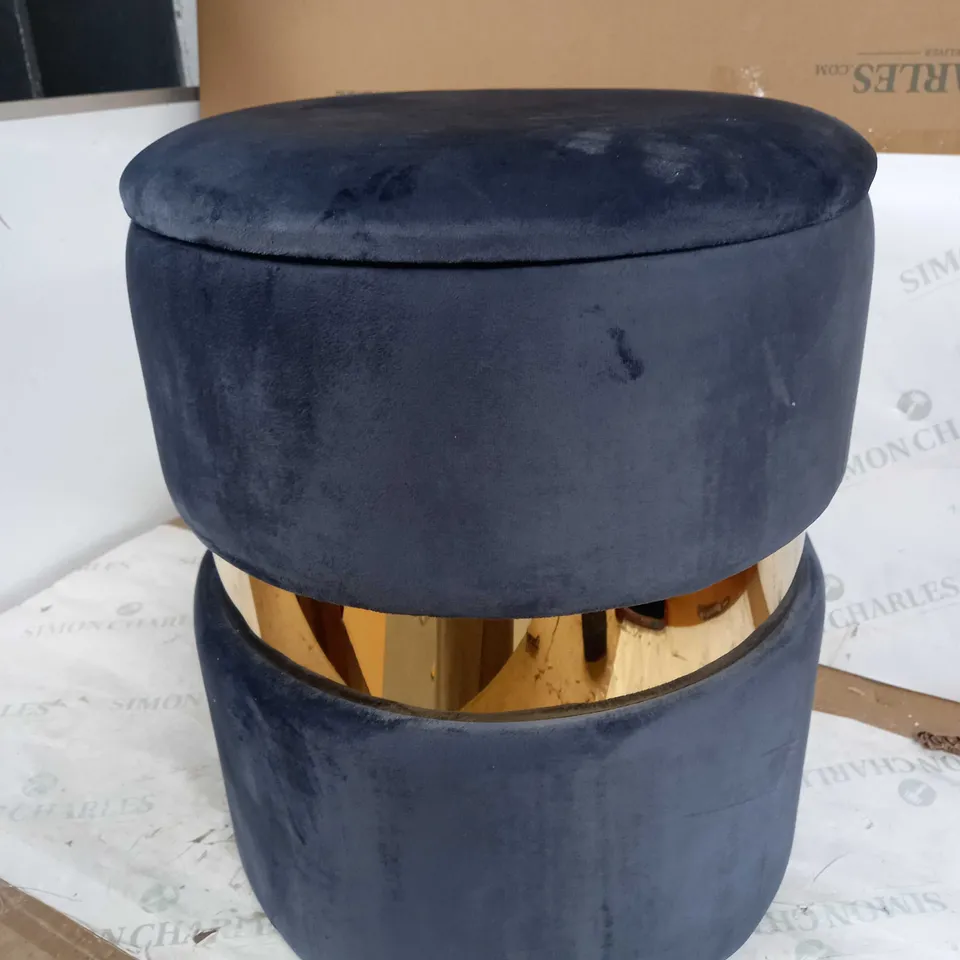 BLUE STOOL WITH GOLD