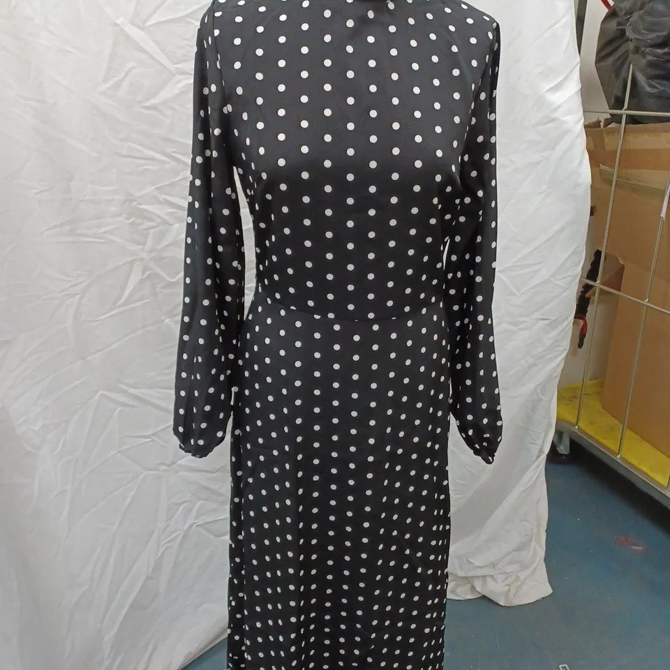 LONG BLACK DRESS WITH POKA DOTS SIZE M