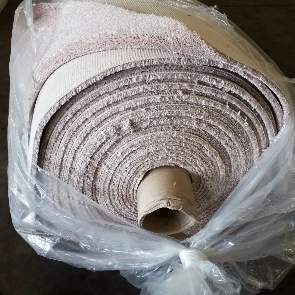 ROLL OF QUALITY ROSE CARPET APPROXIMATELY 25.5×4M