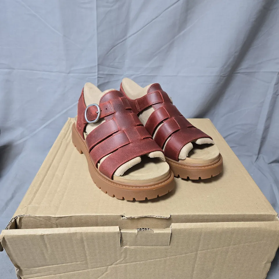 MEN'S FISHERMAN SANDALS - DARK RED LEATHER, UK 5