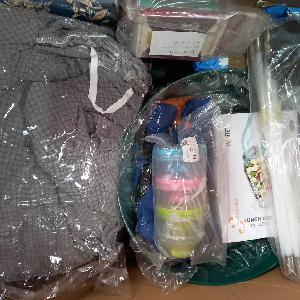 BOX OF APPROXIMATELY 20 ASSORTED HOUSEHOLD ITEMS TO INCLUDE METAL CURTAIN POLE RINGS, EXPLOSION STORAGE BOX IN BLACK, ETC