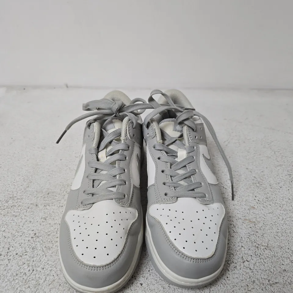 NIKE DUNK LOW SNEAKER – GREY/WHITE