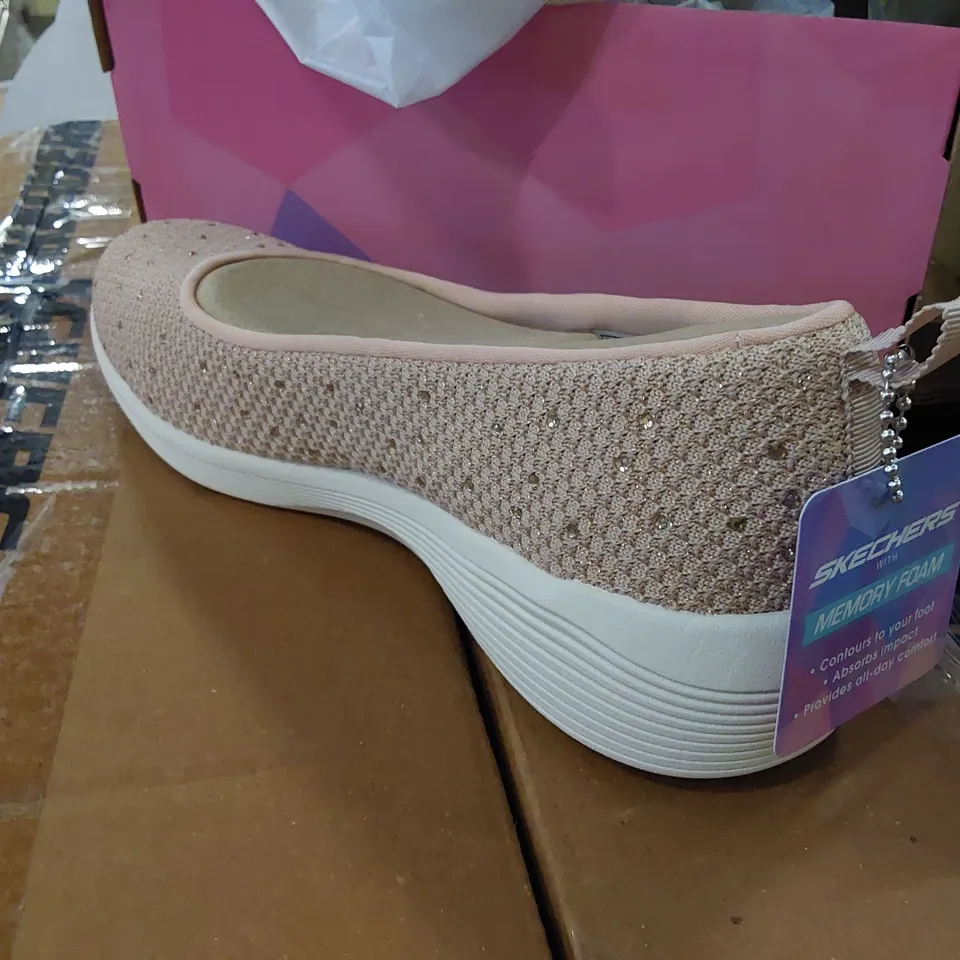 PALLET OF 43 CASES EACH CONTAINING 4 PAIRS OF BOXED SKECHERS SIZE 8.5 ROSE ARYA BALLET PUMP WITH AIR-COOLED MEMORY FOAM