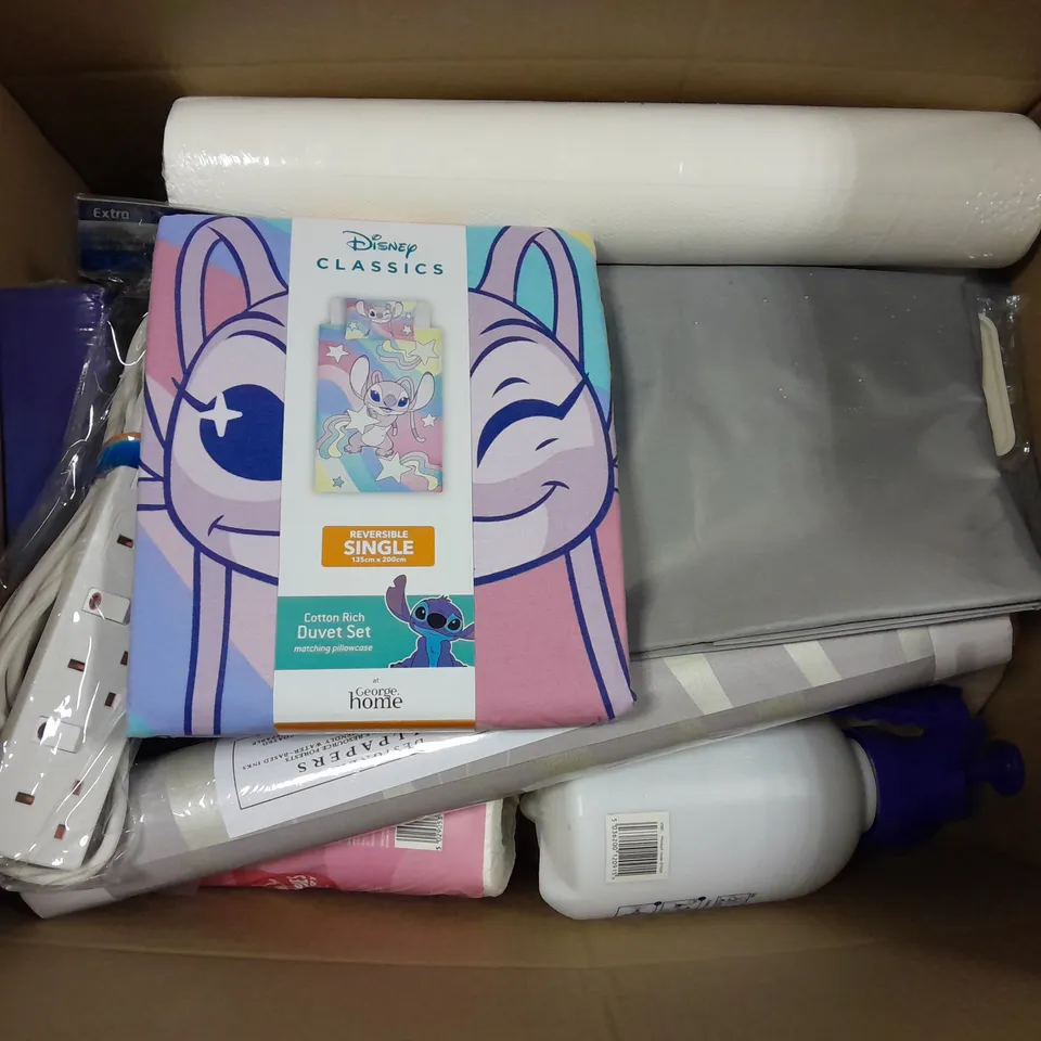 APPROXIMATELY 20 ASSORTED HOUSEHOLD ITEMS TO INCLUDE DISNEY CLASSICS DUVET SET, WALLPAPER, EXTENSION LEAD, ETC