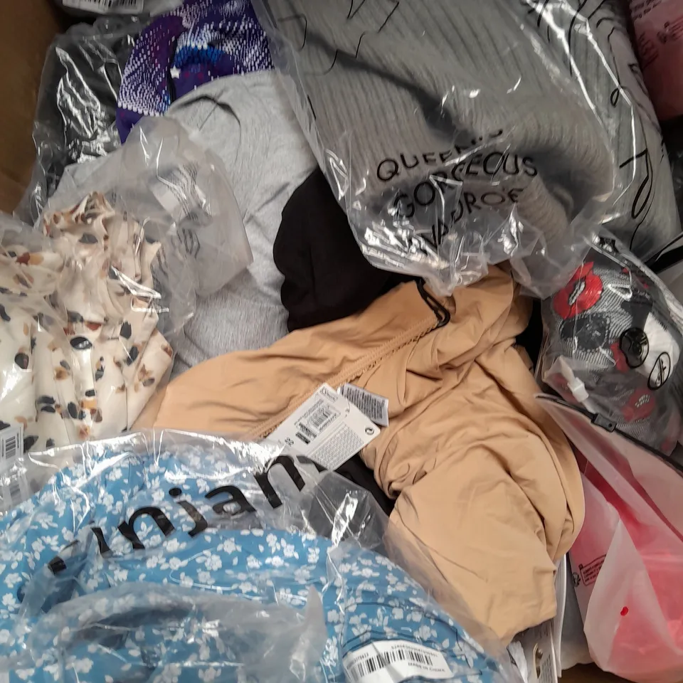 APPROXIMATELY 20 ASSORTED CLOTHING ITEMS IN VARIOUS SIZES AND STYLES TO INCLUDE - SOCKS, HAT, DRESS, ETC