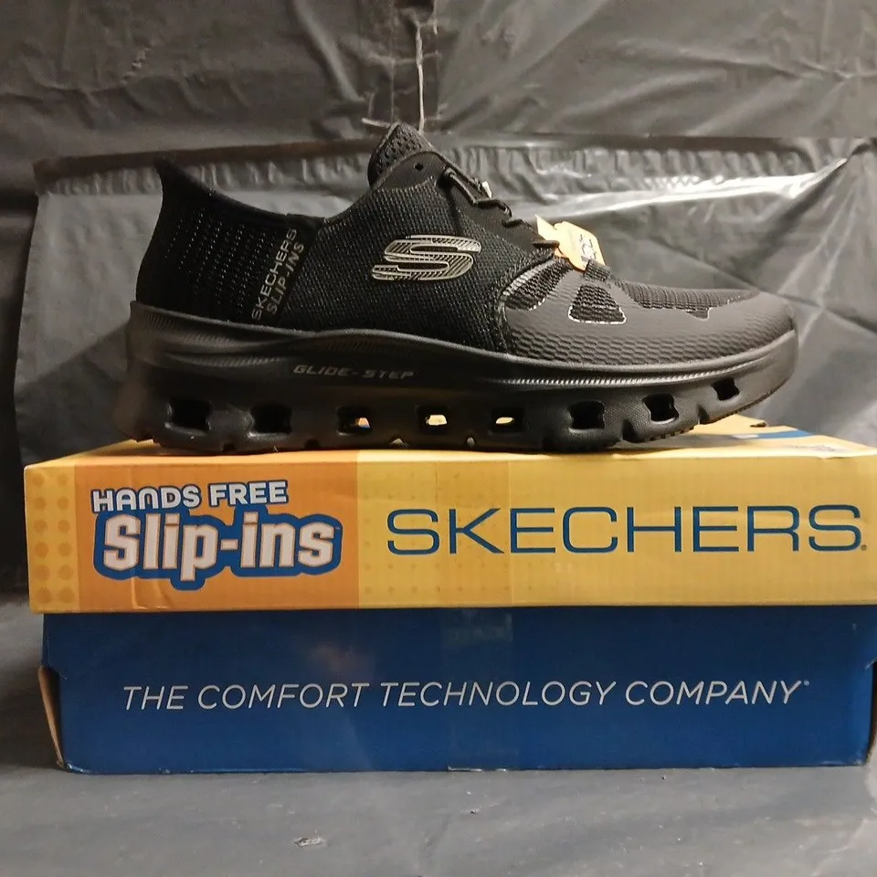 BOXED PAIR OF SKECHERS SLIP-INS IN BLACK SIZE UK 3