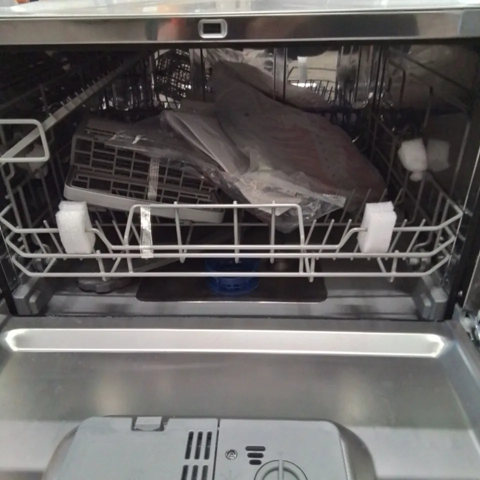 COMFEE FREESTANDING DISHWASHER IN WHITE - (KWH-TD602E-W)