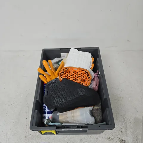 TOTE OF APPROXIMATELY 12 ASSORTED ITEMS TO INCLUDE: NUBY BABY CUTLERY
