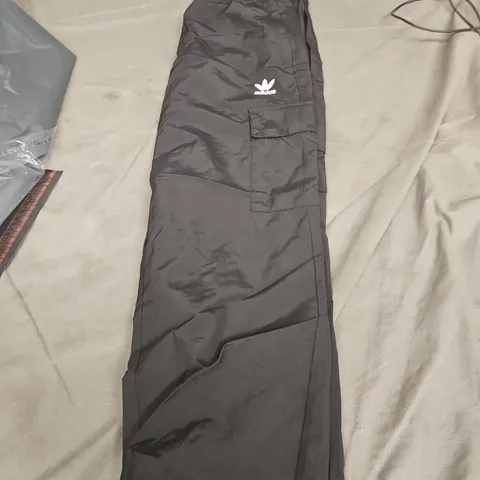 ADIDAS CARGO PANTS – BLACK – MEN'S, SIZE M