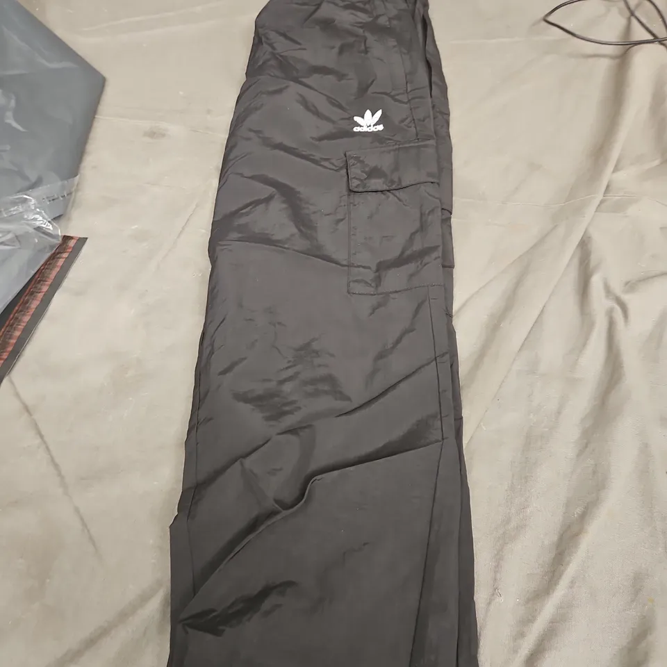 ADIDAS CARGO PANTS – BLACK – MEN'S, SIZE M