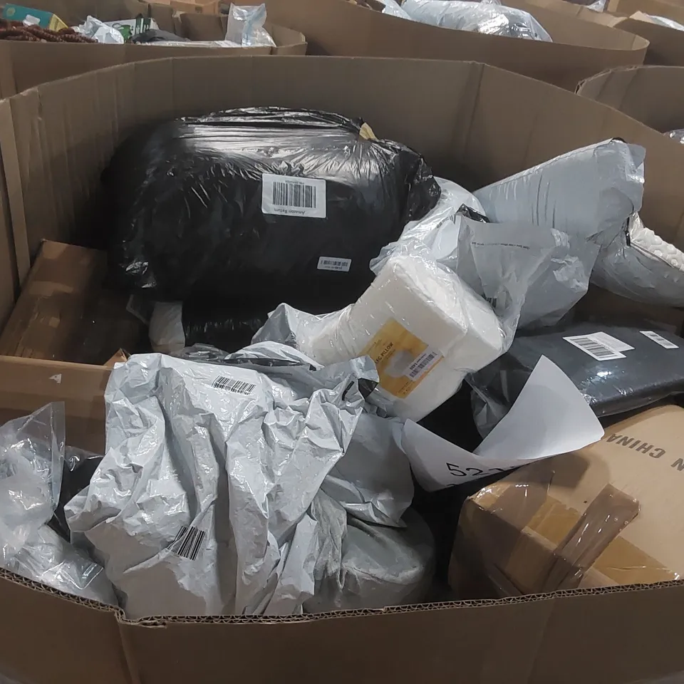 PALLET CONTAINING A VERY LARGE QUANTITY OF ASSORTED PILLOWS AND RELATED BEDDING/COMFORT PRODUCTS ECT