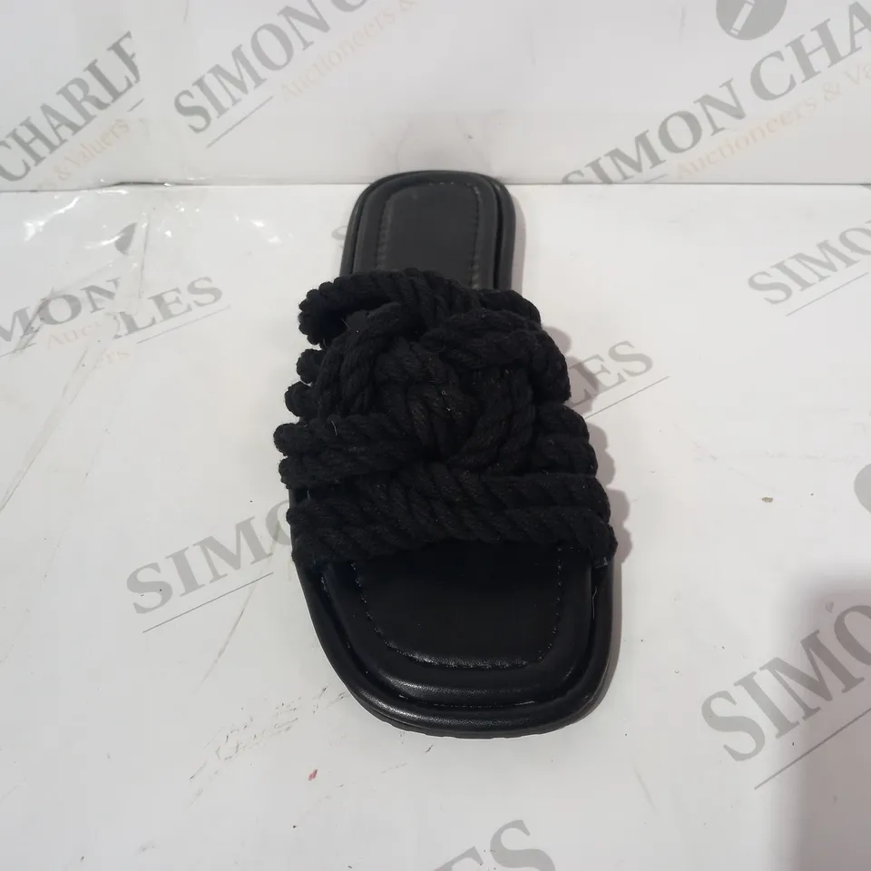 BOXED PAIR OF DESIGNER OPEN TOE FLAT SANDALS IN BLACK W. ROPE EFFECT SIZE 3
