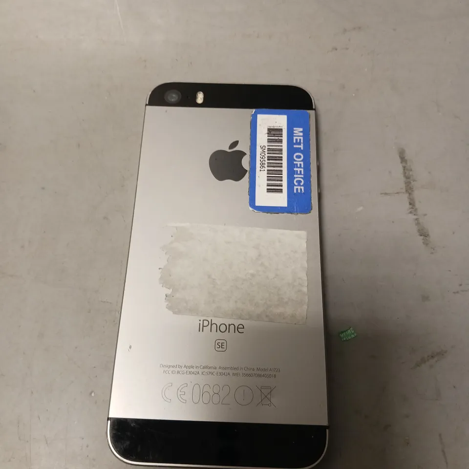 BOXED APPLE IPHONE SE SMARTPHONE 