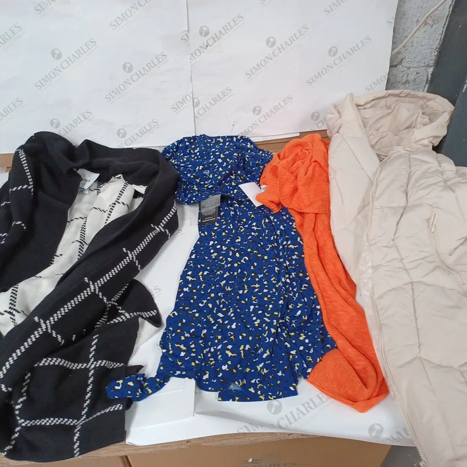 LOT OF APPROXIMATELY 20 CLOTHING PIECES OF DIFFERENT GENRES, SIZES AND COLOURS TO INCLUDE FUR TRIM KHAKI COAT, WYNE LAYERS SANDY CARDIGAN, AND PERFECTION BLUE/PINK JUMPER ETC. 