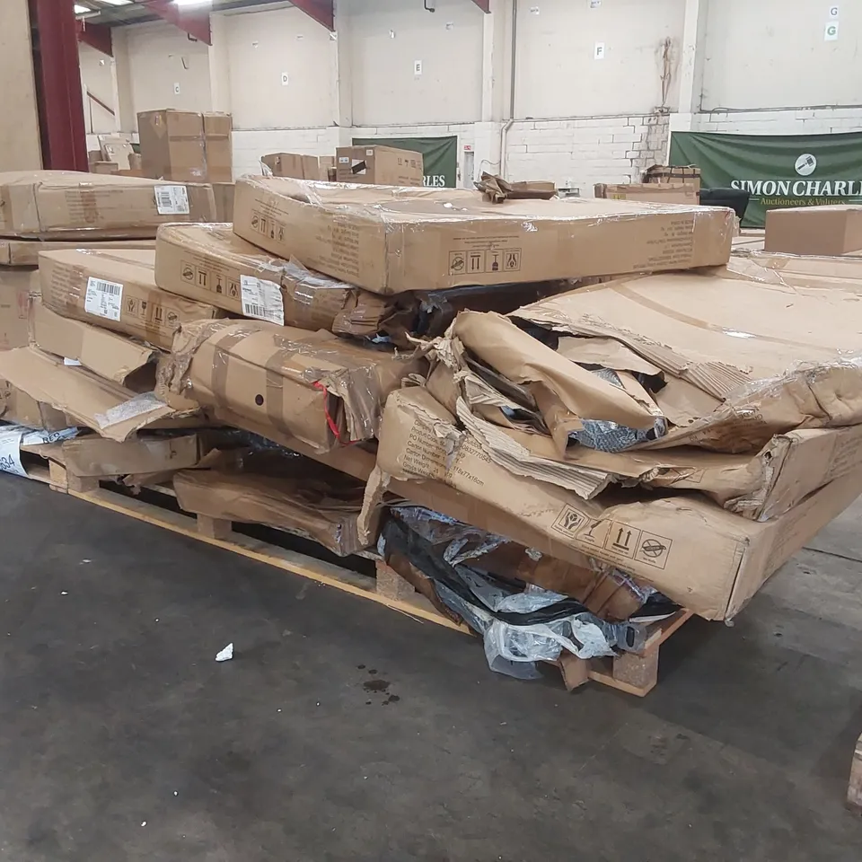 PALLET CONTAINING A LARGE ASSORTMENT OF GARDEN FURNITURE PARTS