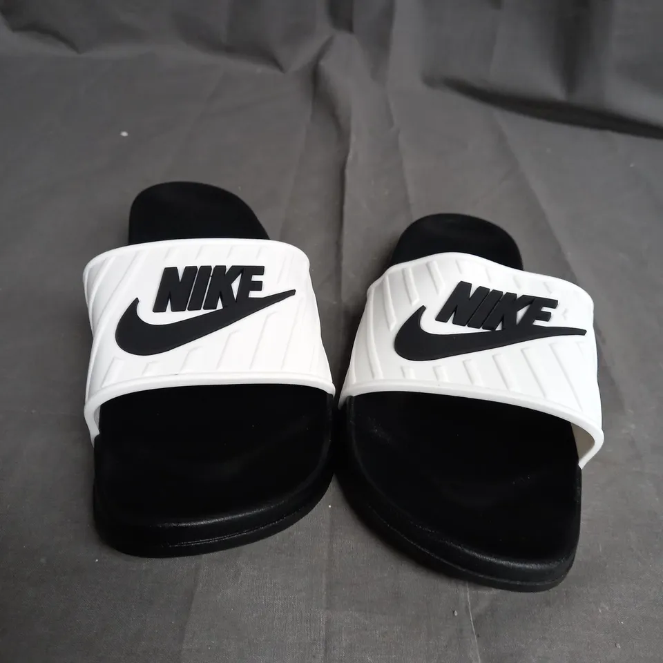 PAIR OF NIKE BLACK AND WHITE SLIDERS SIZE EU 39