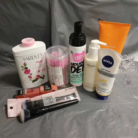APPROXIMATELY 20 ASSORTED HEALTH & BEAUTY PRODUCTS TO INCLUDE TROPIC BODY WASH, DOUX TEXTURE FOAM, ELF GLOW REVIVER LIP OIL, ETC
