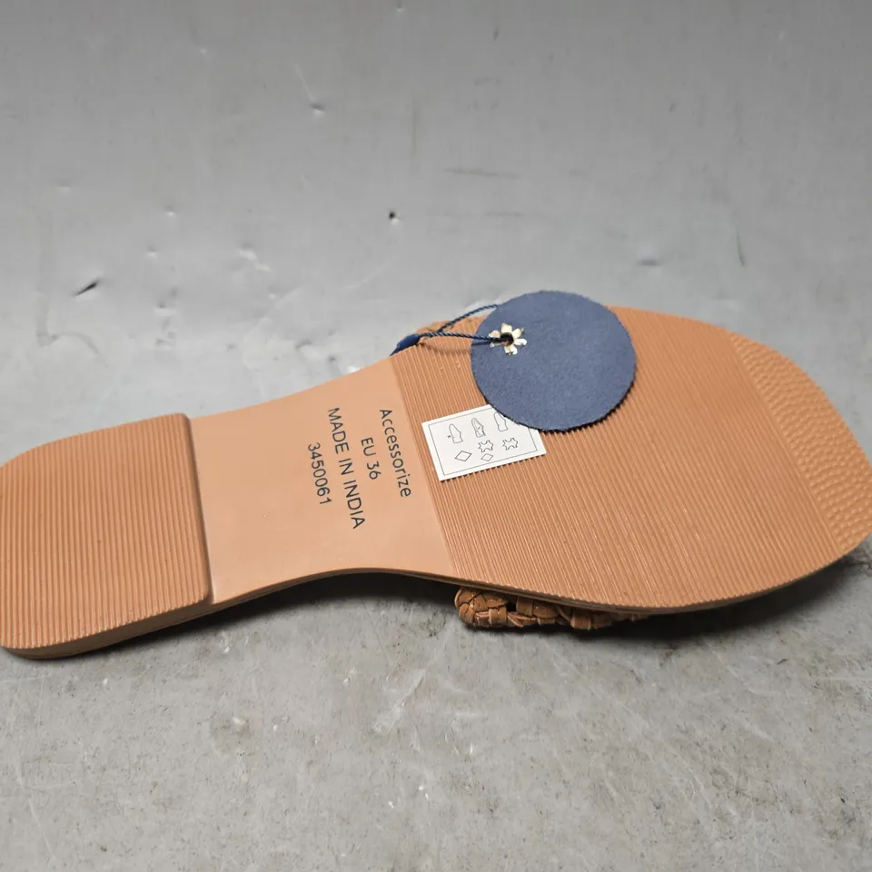 ACCESSORIZE LONDON FLAT SANDALS - UK 3 
