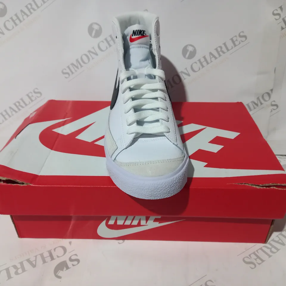 BOXED PAIR OF NIKE BLAZER MID SHOES IN WHITE/BLACK UK SIZE 6